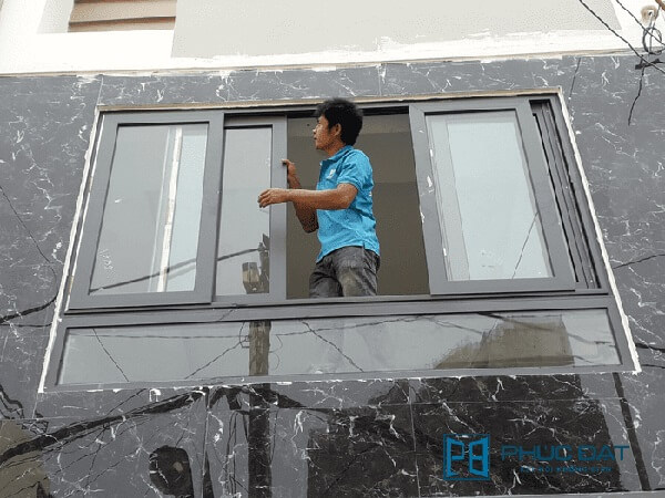 Mẫu cửa sổ nhôm lùa 4 cánh lắp đặt tại công trình nhà phố đường Xô Viết Nghệ Tĩnh, TpHCM.