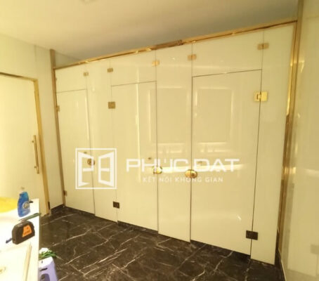 Kính cường lực mờ.