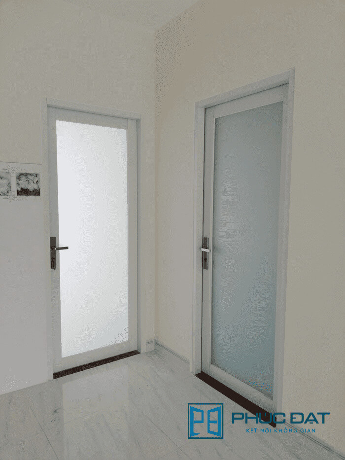 Mẫu cửa nhôm kính phòng ngủ đẹp sử dụng nhôm Xingfa nhập khẩu.