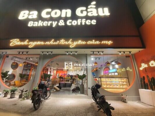 Công trình nhôm kính chuỗi cửa hàng bánh ngọt 3 Con Gấu